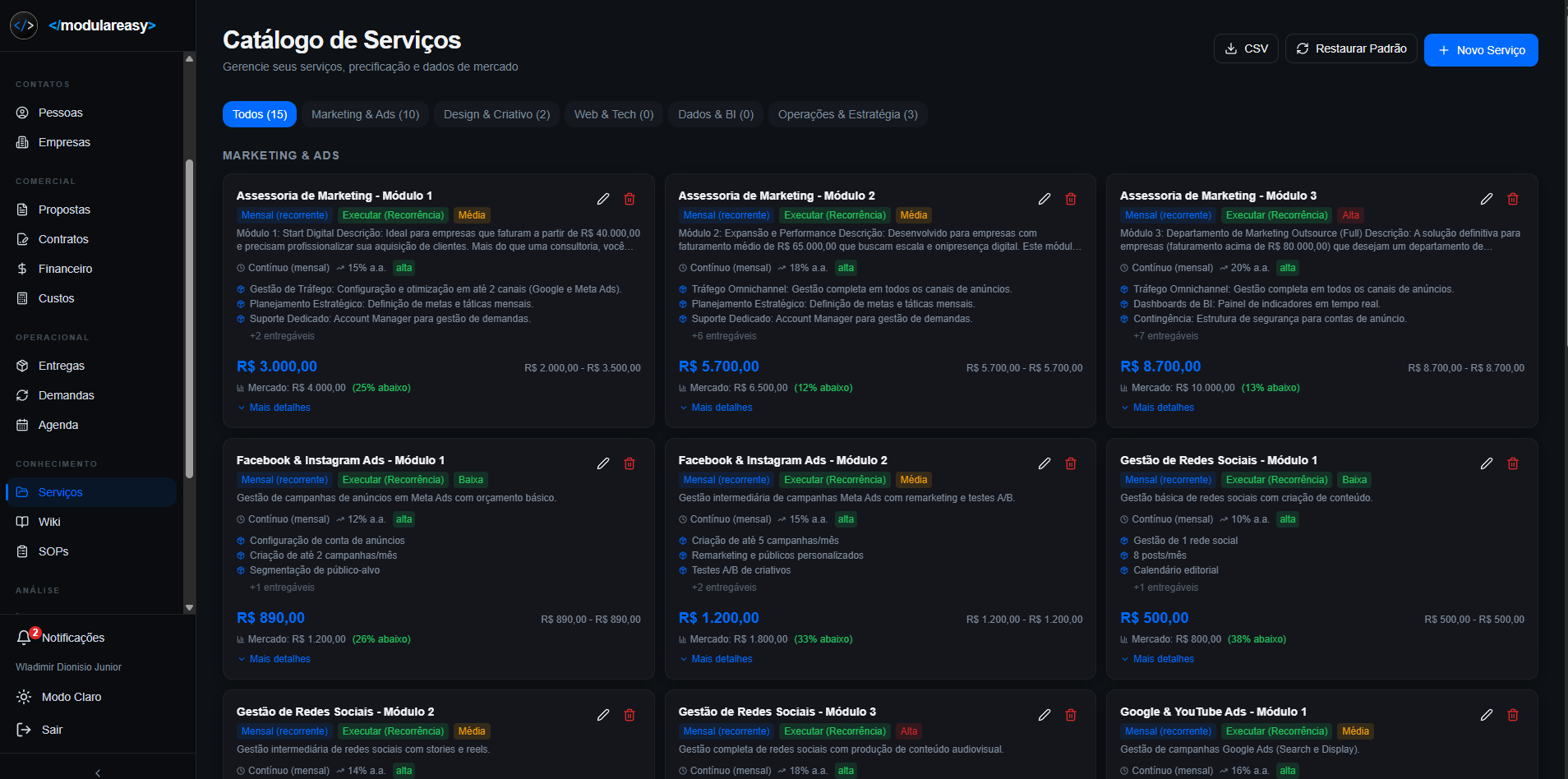 ModularCRM com Catálogo de Serviços por cliente em layout kanban