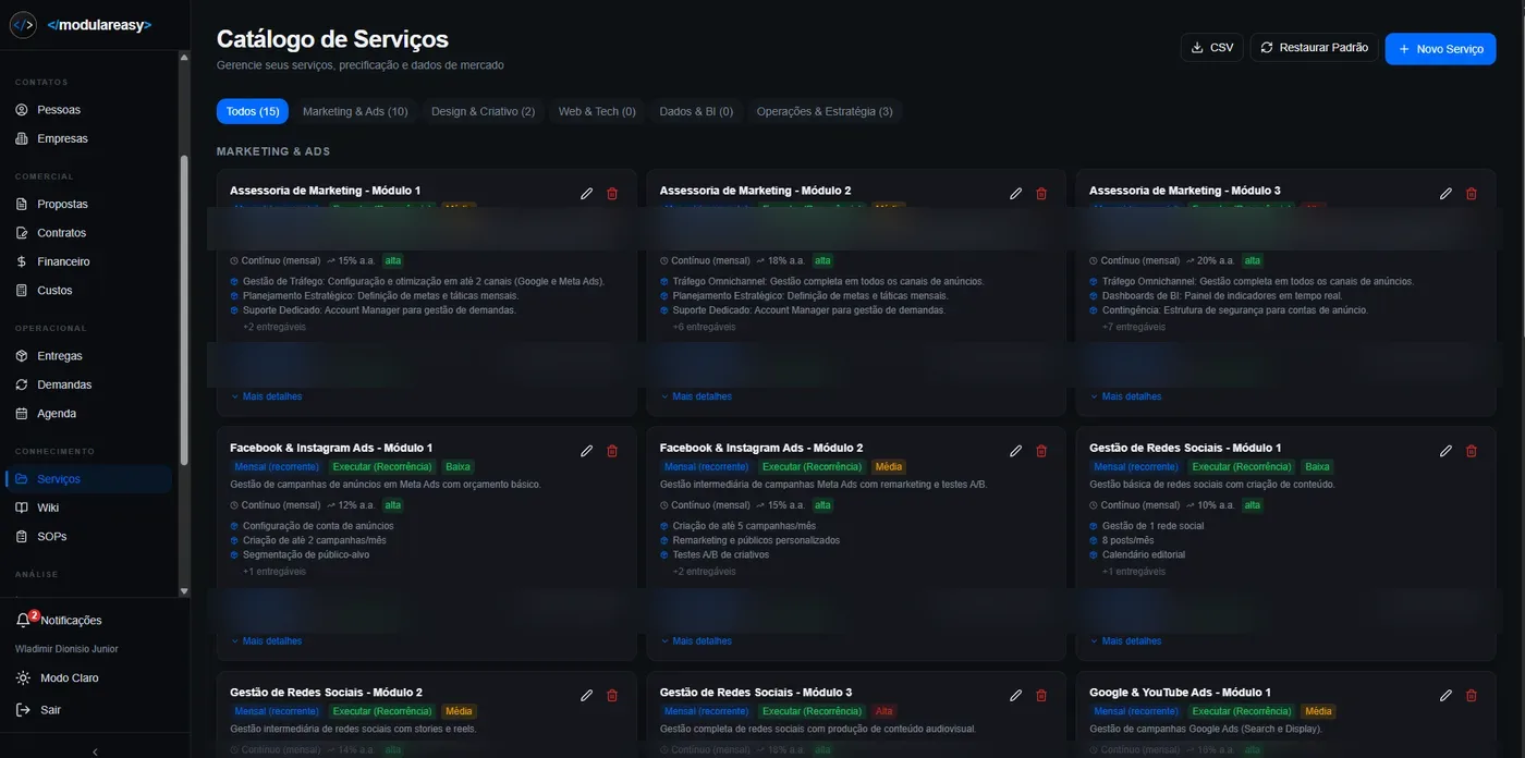 ModularCRM com Catálogo de Serviços por cliente em layout kanban